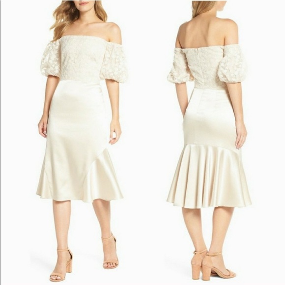 Gal Meets Glam Adele Lace Satin Dress 4 A2626